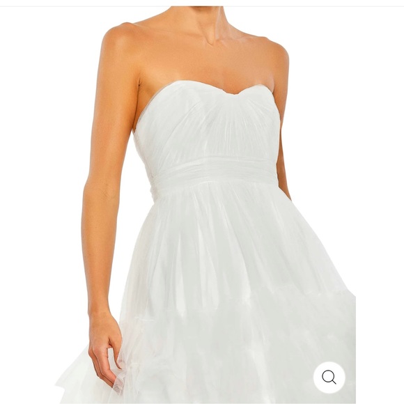 White tiered tulle layered gown - Picture 3 of 6